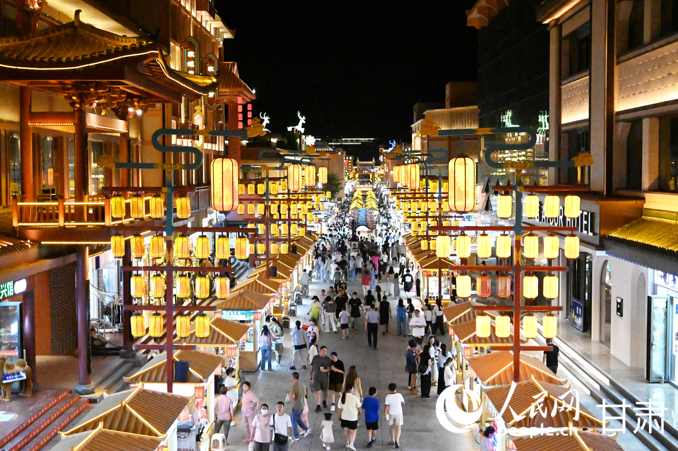 敦煌夜市。人民網 席娟娟攝