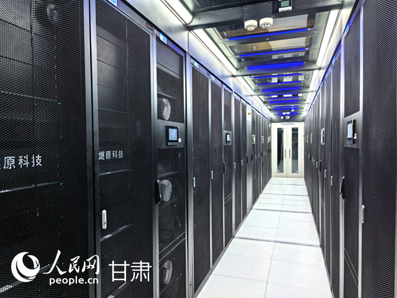 中國移動（甘肅·慶陽）數據中心機房。人民網記者 高翔攝