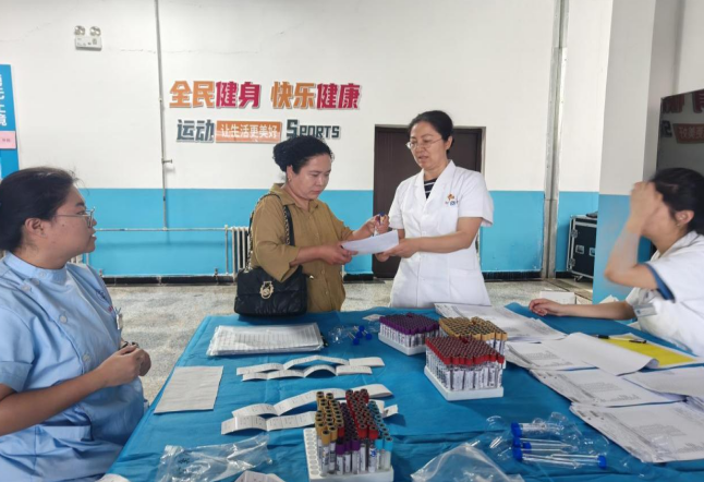 健康體檢現場。東鄉縣委宣傳部供圖