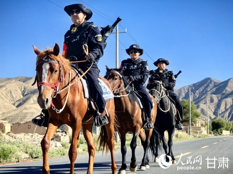 巡邏中的執勤騎警隊。人民網記者 周婉婷攝
