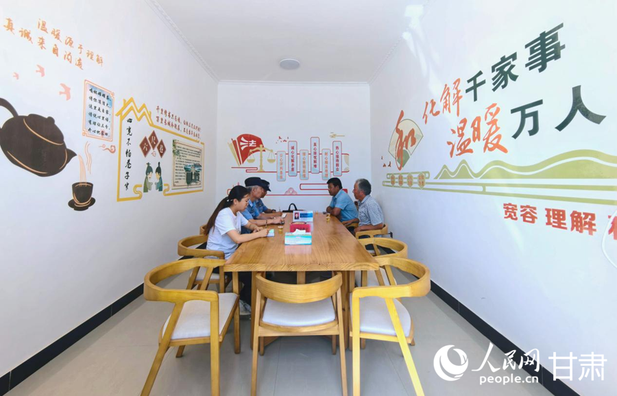 建國路派出所“罐罐茶調解室”。人民網記者 周婉婷攝