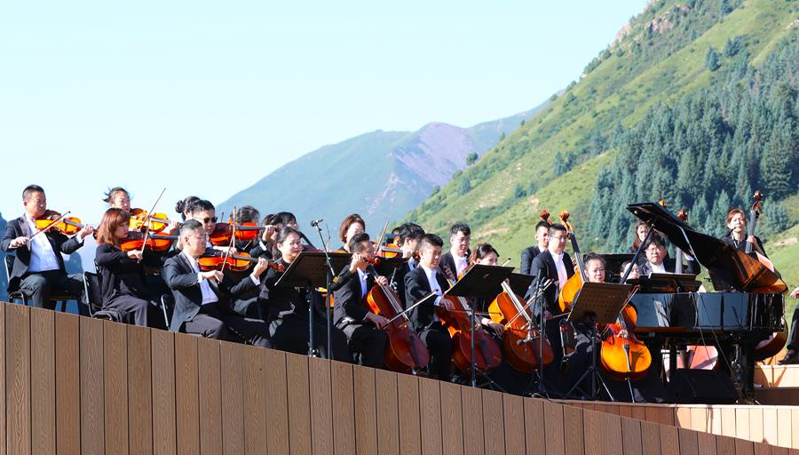 祁連山下曲聲悠揚。張掖市委宣傳部供圖