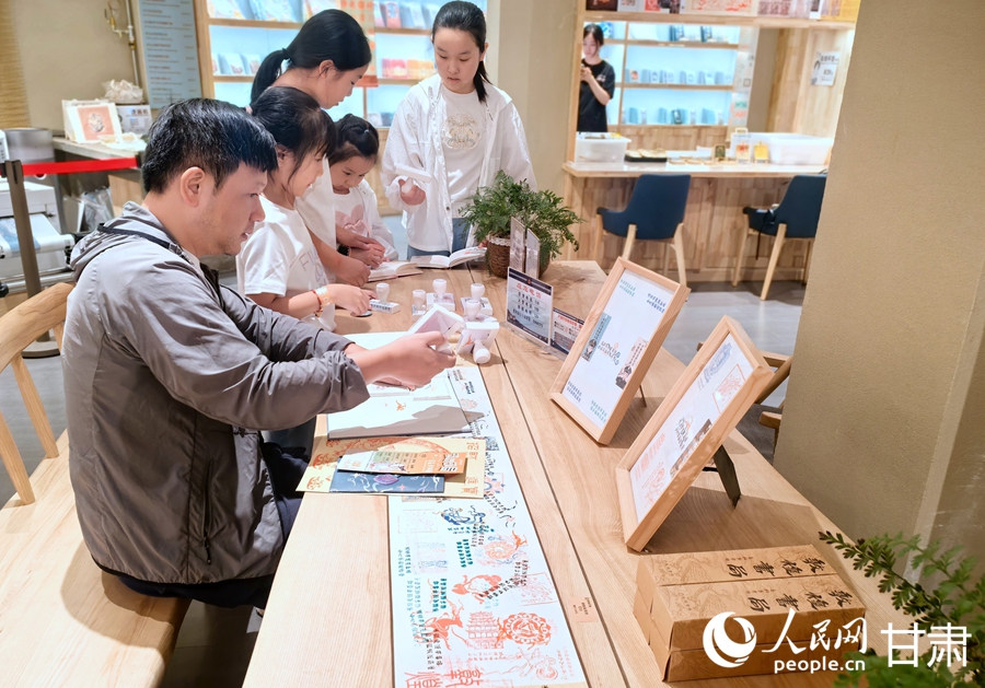 “集章打卡”，把敦煌記憶帶回家