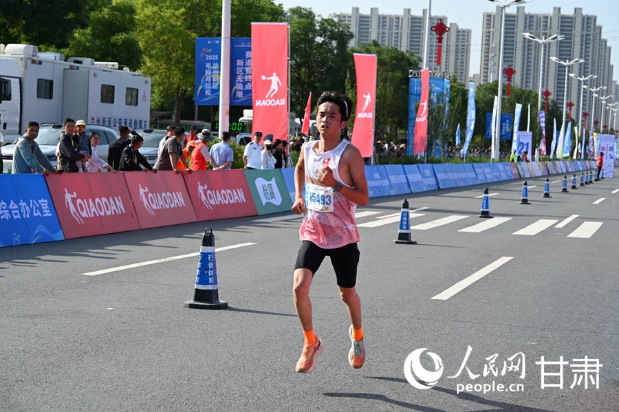 希望新城·跑贏未來 2025蘭州新區半程馬拉松鳴槍開賽【2】