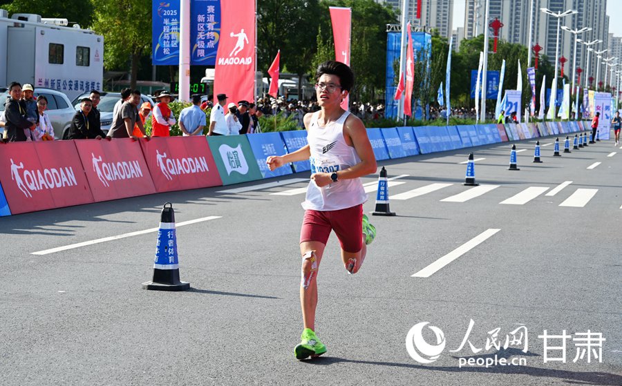 希望新城·跑贏未來 2025蘭州新區半程馬拉松鳴槍開賽【3】