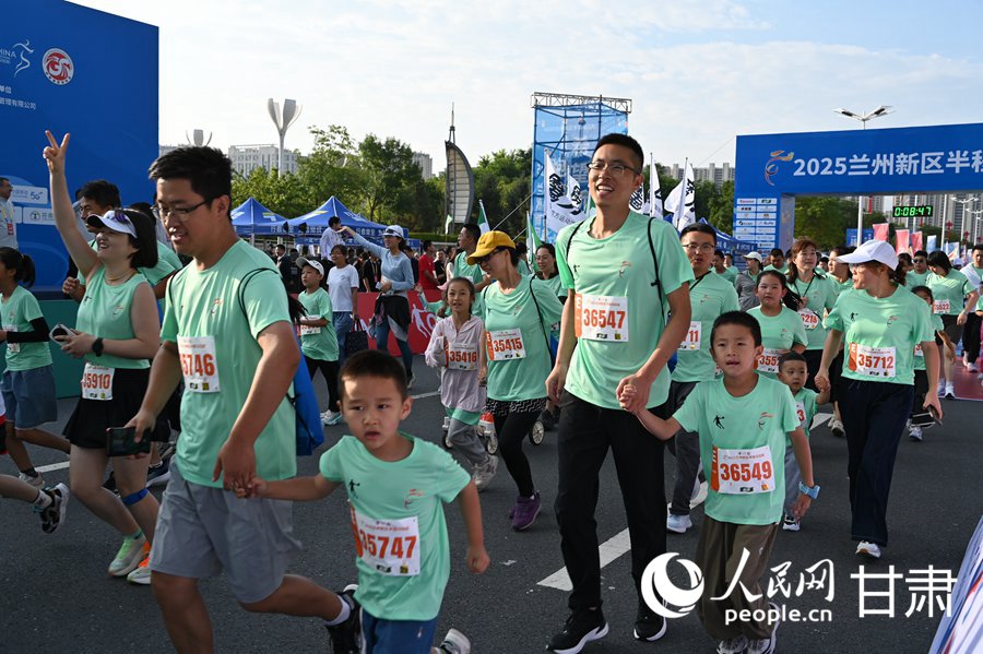 希望新城·跑贏未來 2025蘭州新區半程馬拉松鳴槍開賽【7】