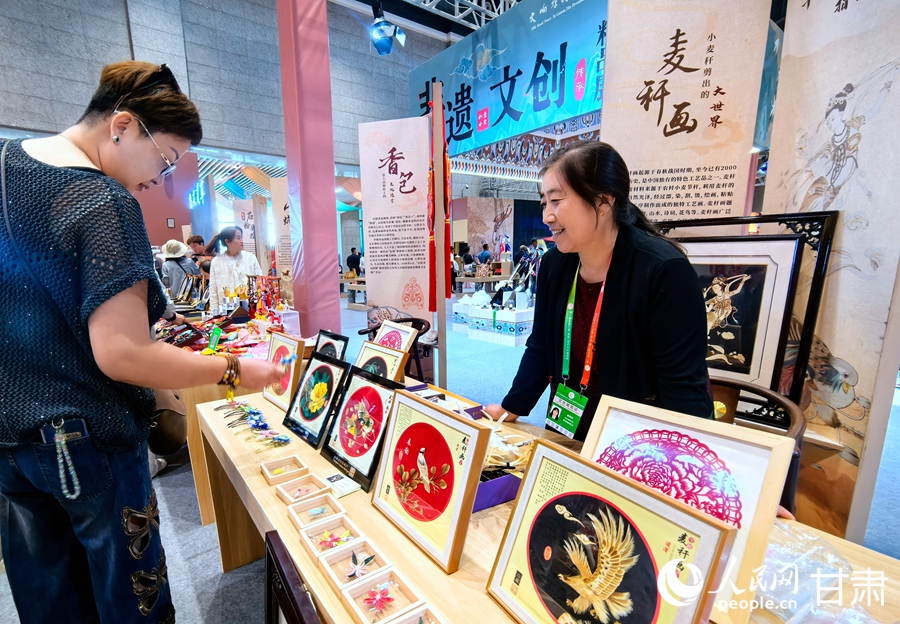聚焦敦煌文博會｜非遺文創精品展實力“吸睛”【3】