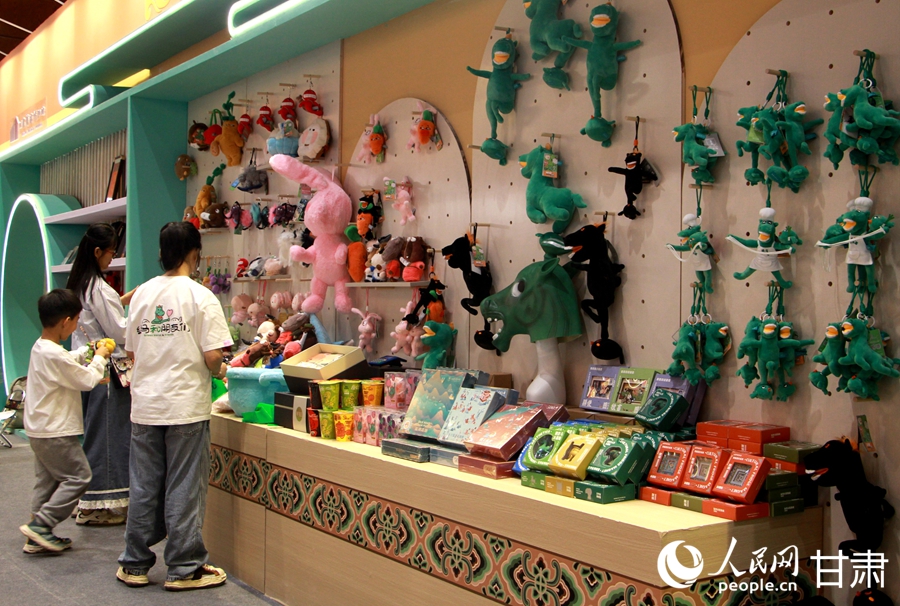 聚焦敦煌文博會｜非遺文創精品展實力“吸睛”【7】