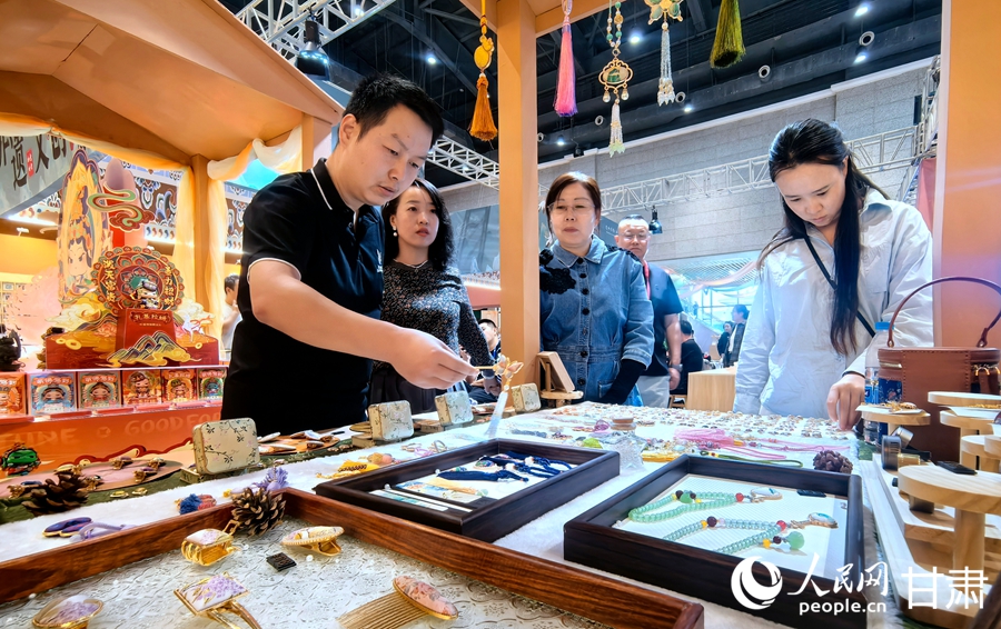 聚焦敦煌文博會｜非遺文創精品展實力“吸睛”【9】