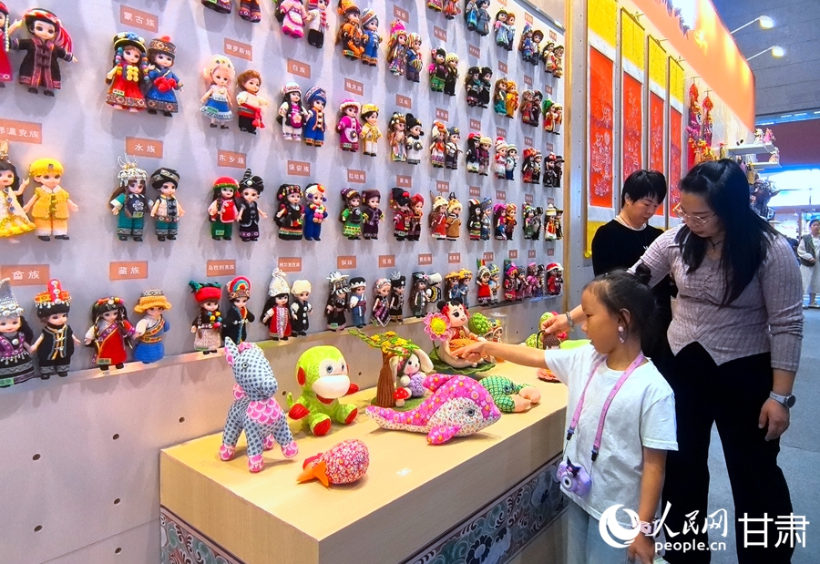 聚焦敦煌文博會｜非遺文創精品展實力“吸睛”【10】