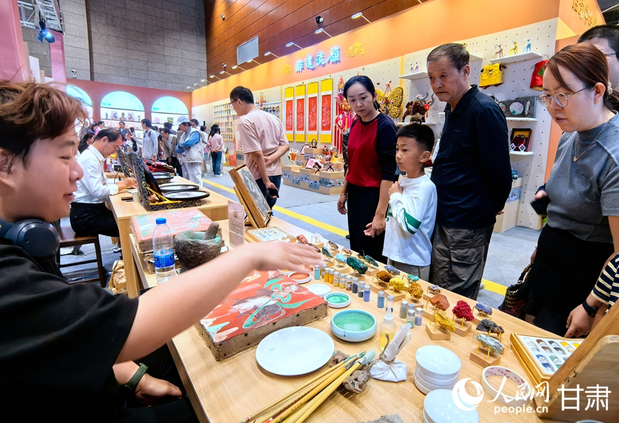 聚焦敦煌文博會｜非遺文創精品展實力“吸睛”【11】