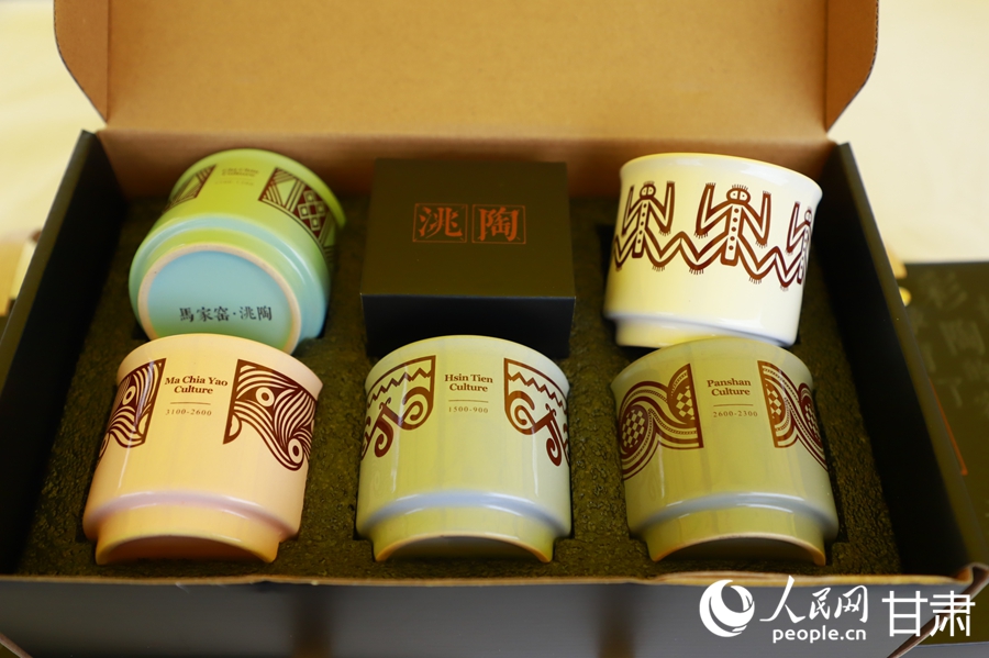 馬家窯文化集市產品展示。人民網記者 焦隆攝