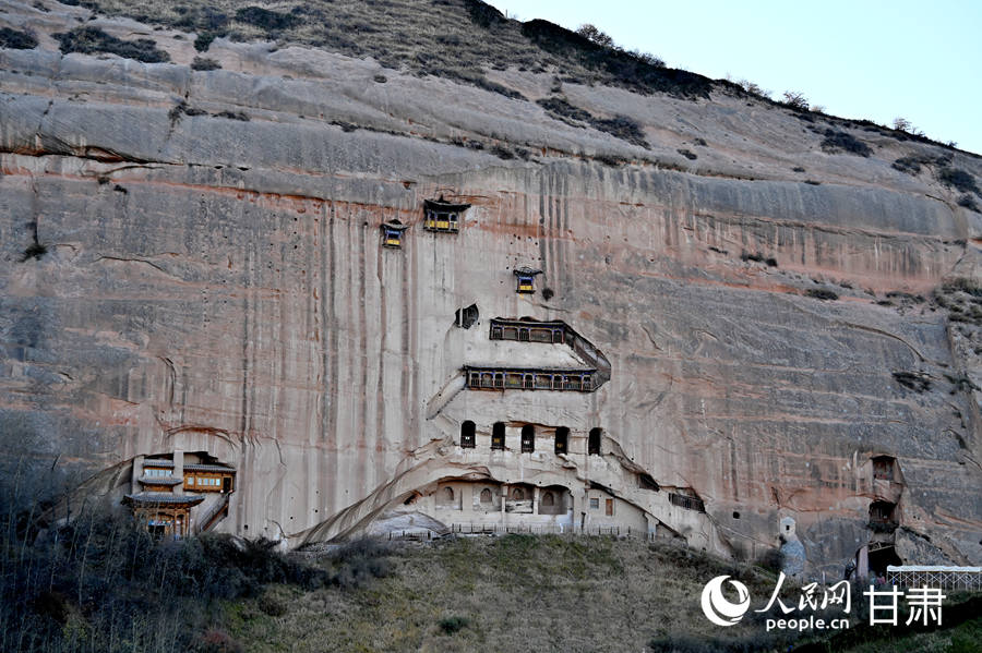 馬蹄寺石窟群。人民網 席娟娟攝